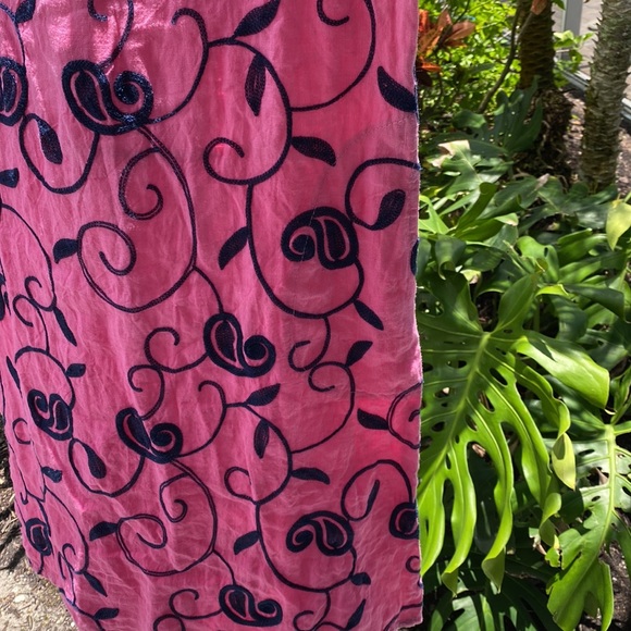 Italian 100% linen dress with navy blue embroidered detail cap sleeves, pockets - Picture 11 of 12